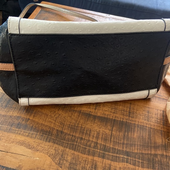 Guess Bag and matching wallet - Picture 7 of 7